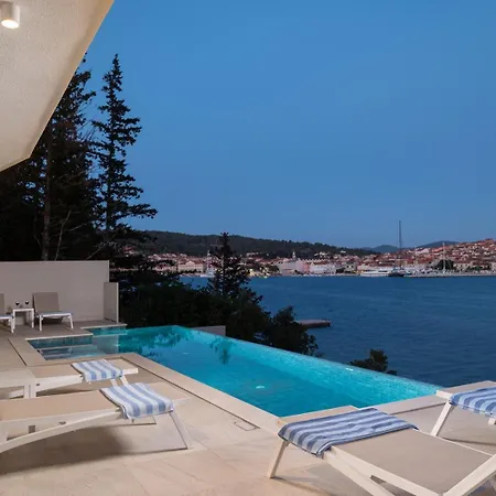 Luxury & Stylish Lavanda 5 M From The Sea Vila